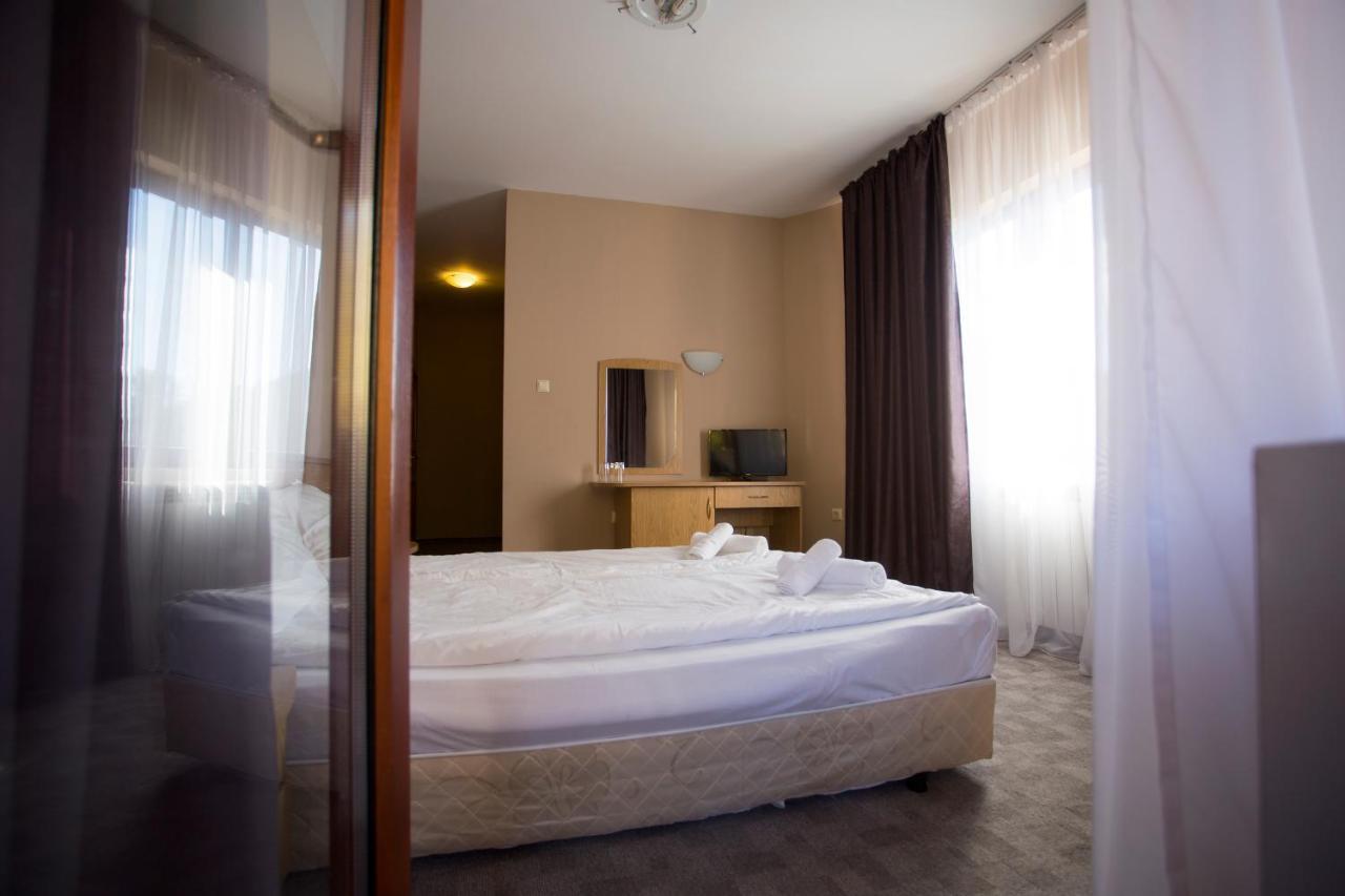 Family Prim Hotel ساندانسكي المظهر الخارجي الصورة