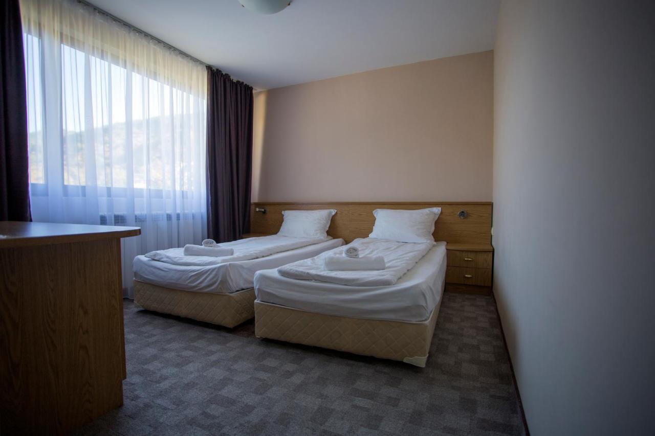 Family Prim Hotel ساندانسكي المظهر الخارجي الصورة