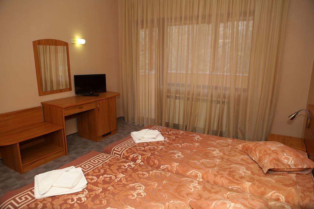 Family Prim Hotel ساندانسكي المظهر الخارجي الصورة