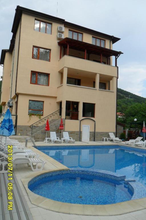 Family Prim Hotel ساندانسكي المظهر الخارجي الصورة