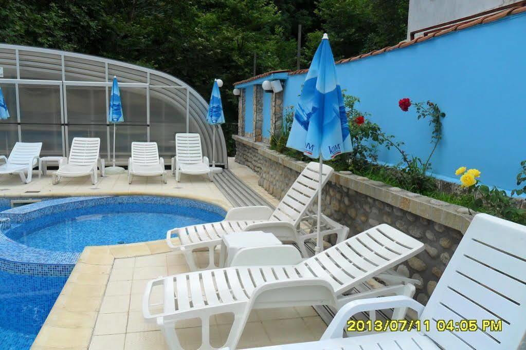 Family Prim Hotel ساندانسكي المظهر الخارجي الصورة